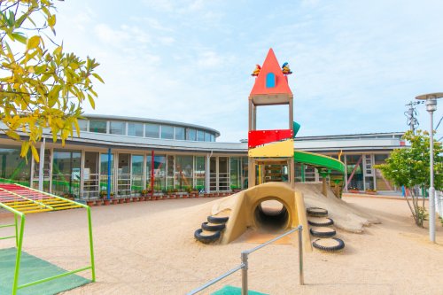 幼稚園・保育園　こくふこども園こくふ保育園（幼稚園・保育園）まで473m