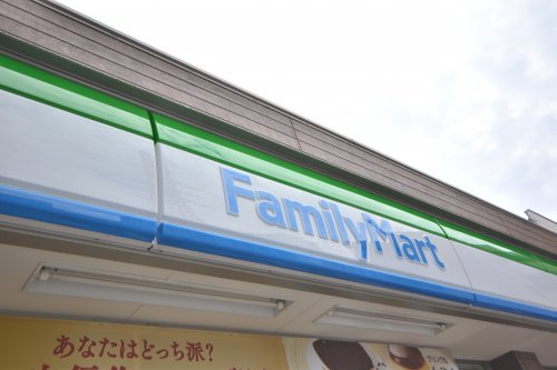 コンビニ　ファミリーマート 板橋坂下三丁目店（コンビニ）まで235m