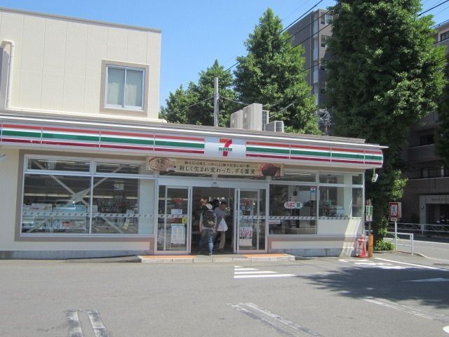 コンビニ　セブンイレブン（コンビニ）まで110m