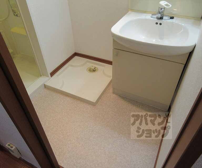 洗面設備　脱衣所もゆとり有りです。
