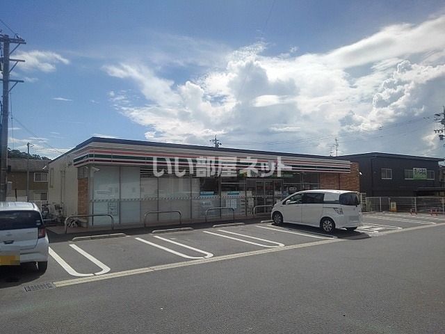 コンビニ　セブンイレブン 伊賀平野北谷店（コンビニ）まで744m