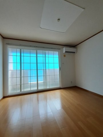 居室・リビング　こちらの居間で趣味の時間をお楽しみください