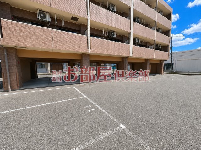 駐車場　駐車場に車を止められます