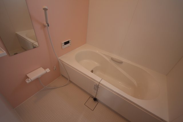 バス・シャワールーム　同じ建物の別のお部屋の写真です。現況優先。