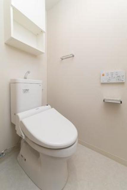 トイレ　※写真は同タイプ住戸です。