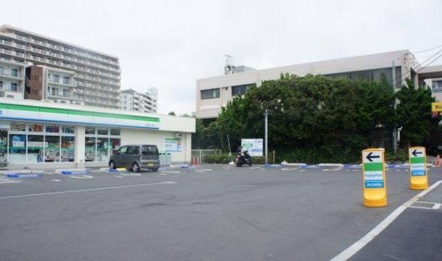 コンビニ　ファミリーマート松山湘南江ノ島店（コンビニ）まで451m