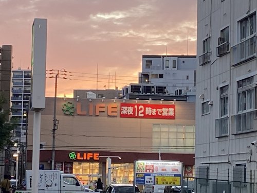 スーパー　ライフ大国町店（スーパー）まで558m