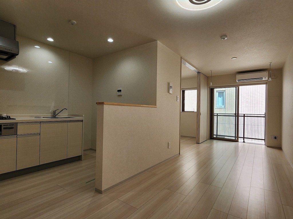 居室・リビング　両隣に住戸のない独立角部屋　喫煙者契約不可　３９．５８平米