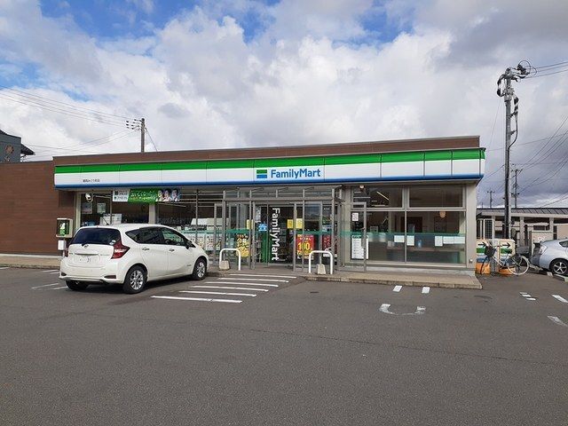 コンビニ　ファミリーマート　みどり町店（コンビニ）まで180m