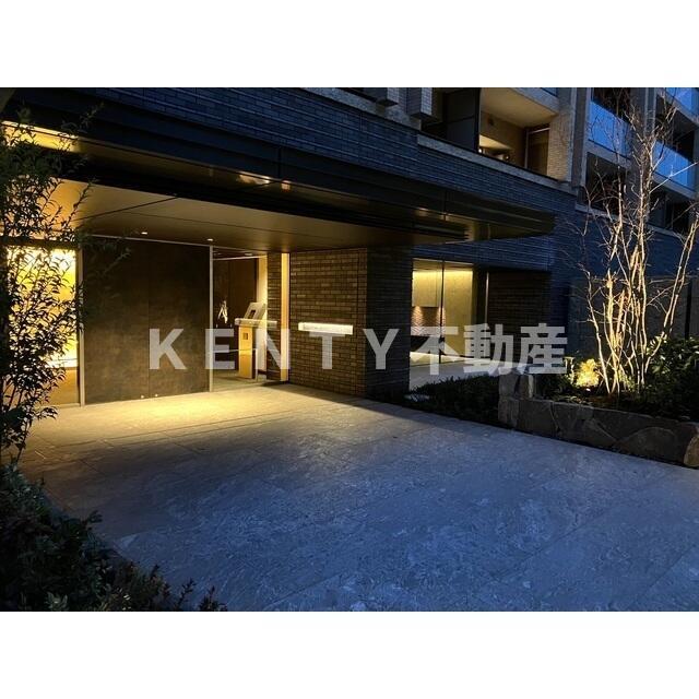 エントランス　落ち着いたエントランスです