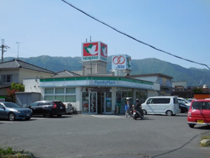 コンビニ　ファミリーマート和邇南浜店（コンビニ）まで804m