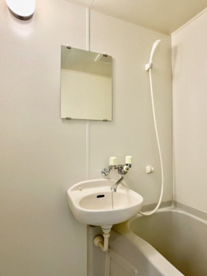バス・シャワールーム　※別の部屋の写真です。