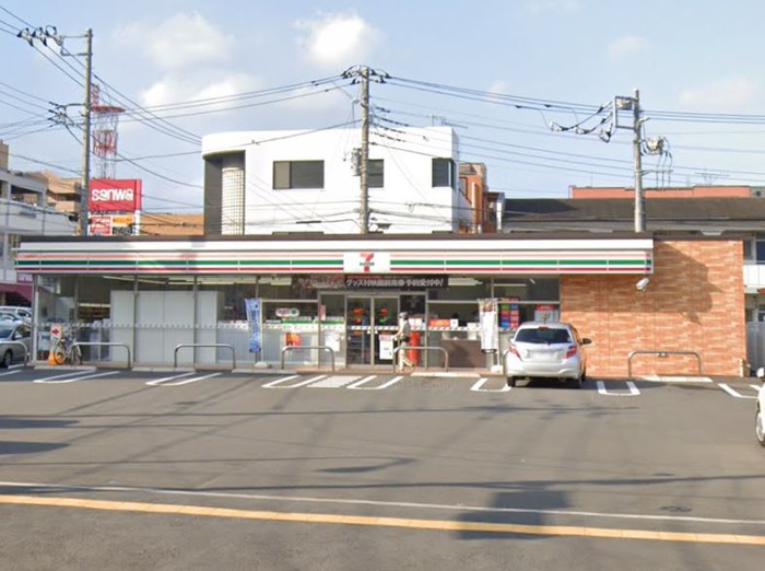 コンビニ　セブンイレブン（コンビニ）まで98m