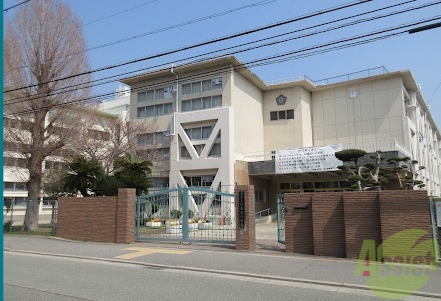 中学校　川西南中学校（中学校）まで1696m