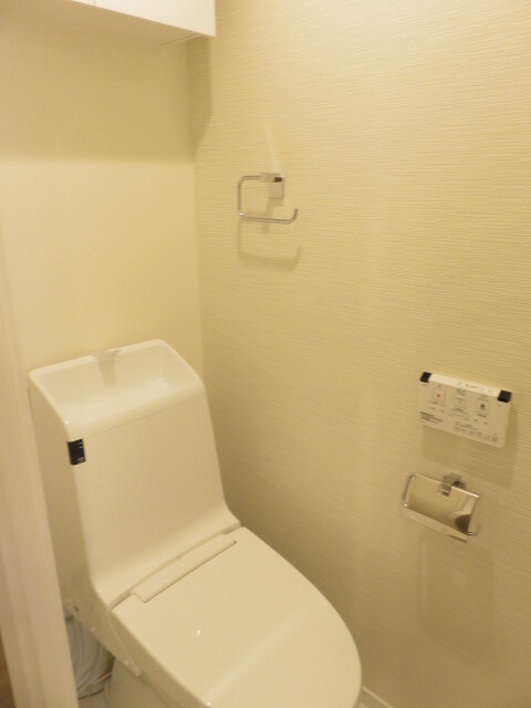 東急田園都市線 池尻大橋駅 徒歩8分 13階建 築56年のトイレ写真