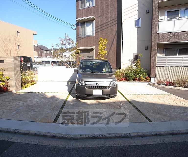 駐車場　駐車スペースです。