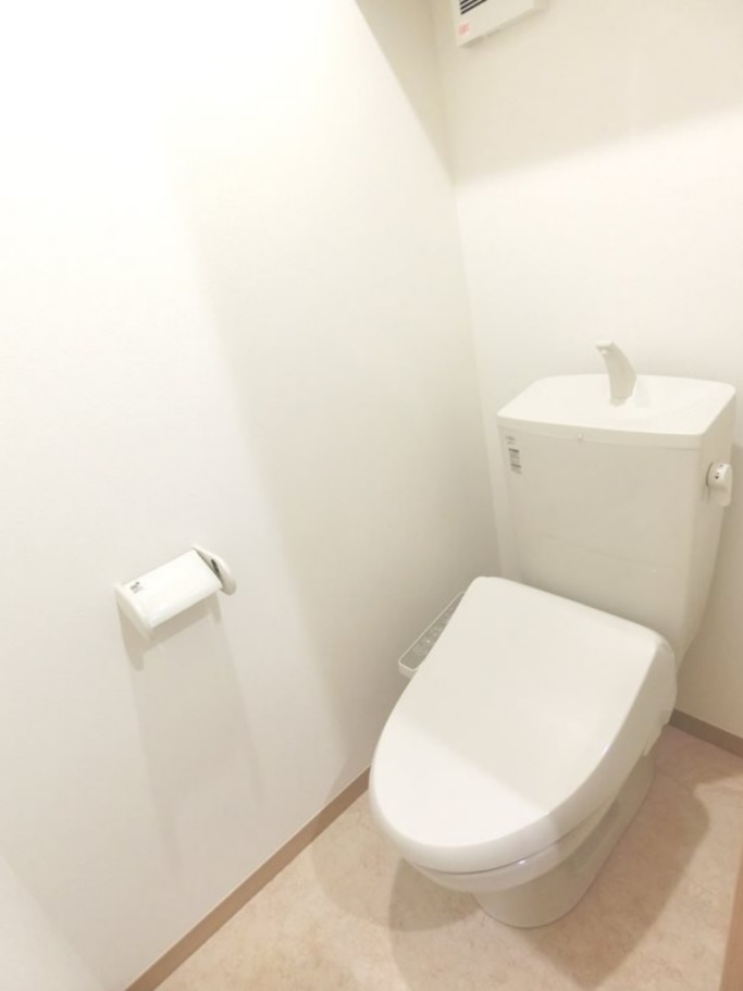 トイレ　温水洗浄暖房便座付きのトイレ
