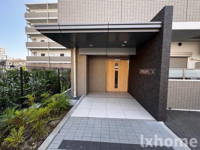 エントランス　ゆとりのあるエントランスです