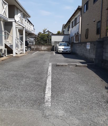 駐車場　駐車場があるので、車を買う予定の方も安心です
