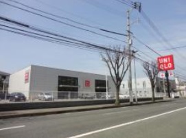 ショッピングセンター　ユニクロ折尾店（ショッピングセンター）まで424m