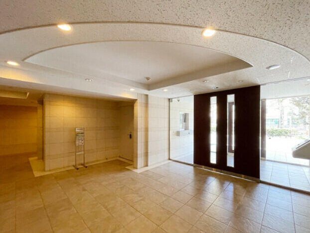エントランス　建物の内部です