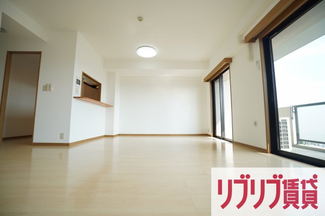 ＪＲ総武線 西千葉駅 徒歩11分 14階建 築28年の居間写真
