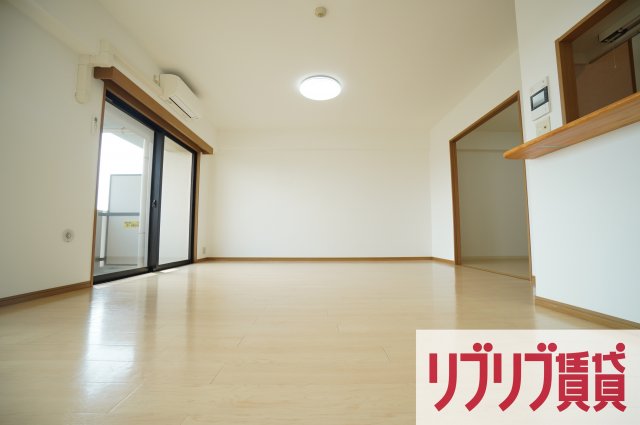 ＪＲ総武線 西千葉駅 徒歩11分 14階建 築28年の居間写真