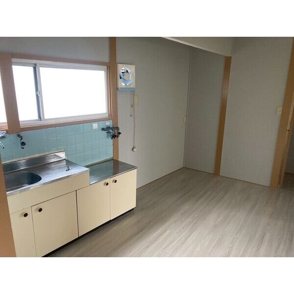 パシフィックメゾン伯方町の居間写真
