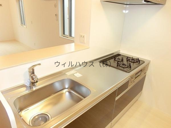 キッチン　３口コンロ付きシステムキッチン！