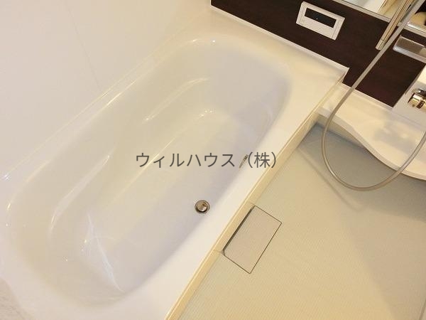 バス・シャワールーム　浴室乾燥機、追焚機能付の広々バスルーム！