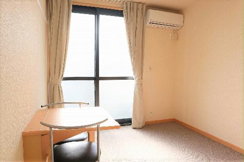 その他　お部屋によって絨毯の種類・家電のメーカー等が異なります