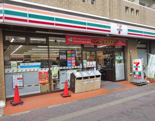 コンビニ　セブンイレブン 豊島巣鴨1丁目店（コンビニ）まで1m