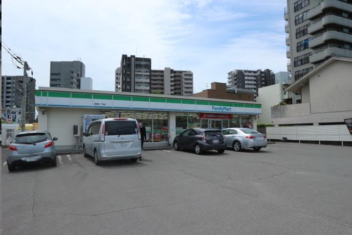 コンビニ　ファミリーマート橘通東一丁目店（コンビニ）まで443m