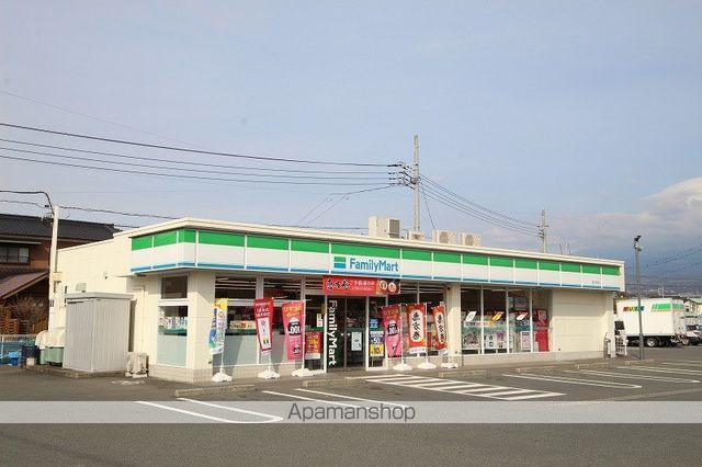 コンビニ　ファミリーマート（コンビニ）まで1114m