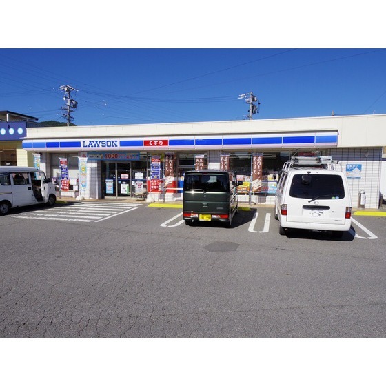コンビニ　ローソン岡谷小萩三丁目店（コンビニ）まで885m