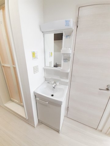洗面設備　独立洗面台、朝の身支度には欠かせません