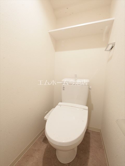 トイレ　温水洗浄便座付トイレ