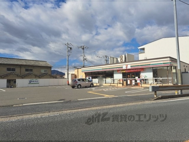 コンビニ　セブンイレブン大和高田東中１丁（コンビニ）まで220m