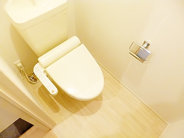 ＪＲ東海道本線 東淀川駅 徒歩2分 3階建 築14年のトイレ写真