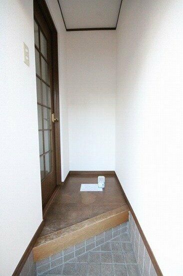 近鉄名古屋線 戸田駅 徒歩26分 2階建 築30年の玄関写真