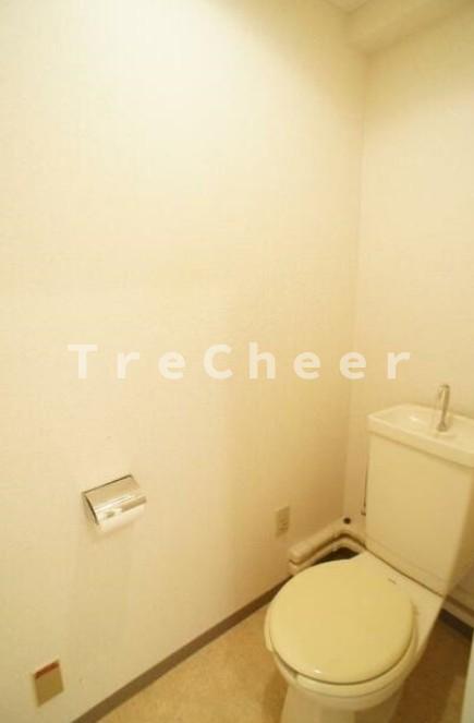 小田急線 豪徳寺駅 徒歩7分 3階建 築41年のトイレ写真