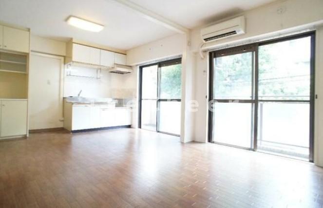 小田急線 豪徳寺駅 徒歩7分 3階建 築41年の居間写真