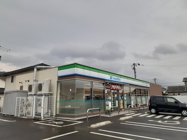 コンビニ　ファミリーマート　鏡店（コンビニ）まで900m