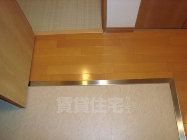 北大阪急行 千里中央駅 徒歩25分 10階建 築18年の居間写真