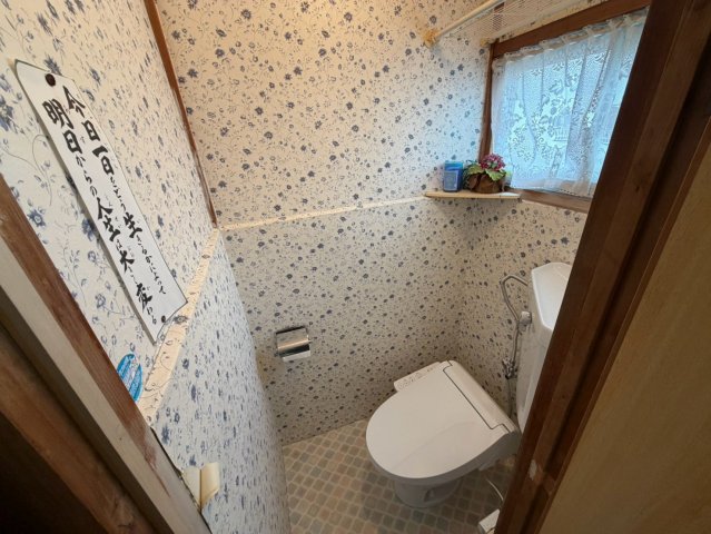 長尾西町1丁目戸建のトイレ写真