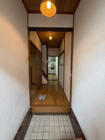 長尾西町1丁目戸建の玄関写真