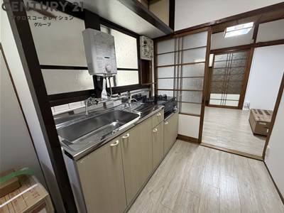 キッチン　2口ガスコンロ付きで機能的なキッチンです！