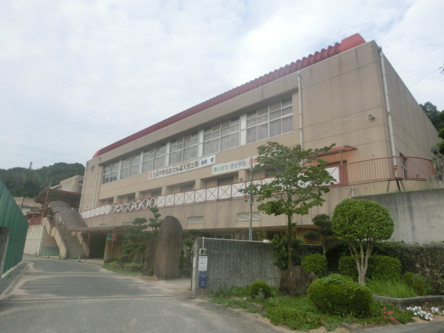 中学校　志方中学校（中学校）まで1666m
