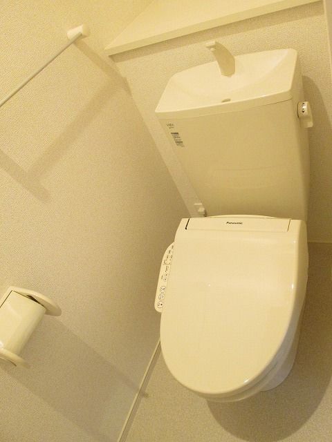 ＪＲ信越本線 見附駅 徒歩17分 2階建 築9年のトイレ写真