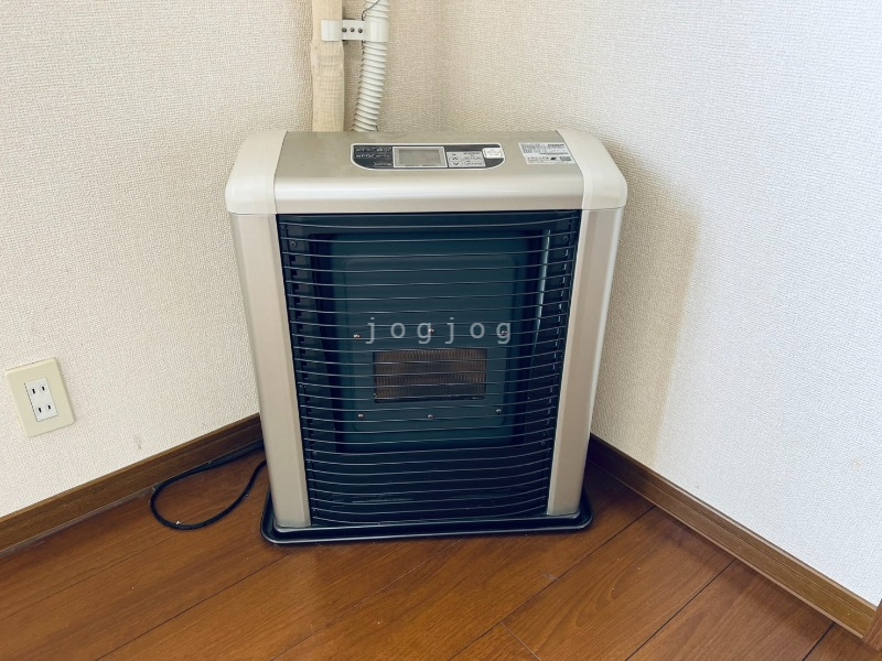 その他設備　冬はあったか石油ストーブです。